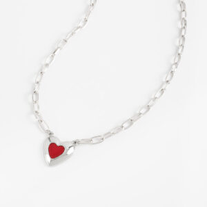 Collar gargantilla con dije de corazón esmaltado rojo