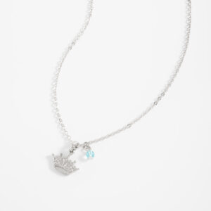 Collar con dije de corona y cuenta azul para niña.