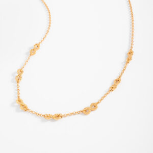 Collar corto con eslabones de infinito bañados en oro