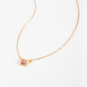 Collar gargantilla con dije de piedras rosas y cristales