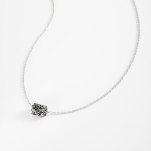 Collar con dije cilíndrico calado para hombre