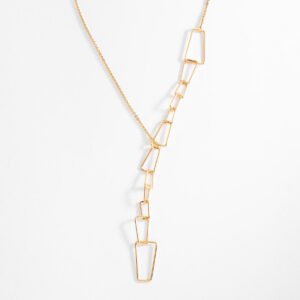 Collar largo con eslabones geométricos