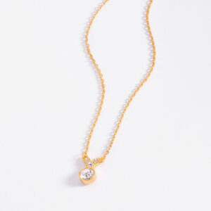 Collar en baño de oro con piedras cristal incrustadas